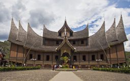 Istano Basa Pagaruyung – Sejarah, Koleksi, Lokasi & Ragam Aktivitas
