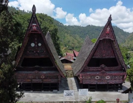 Istana Raja Sisingamangaraja – Sejarah, Koleksi & Lokasi