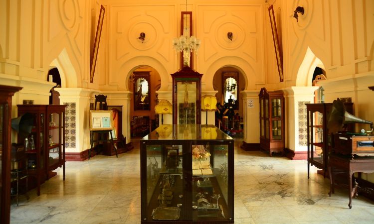 Koleksi Museum Istana Siak Asserayah El Hasyimiah
