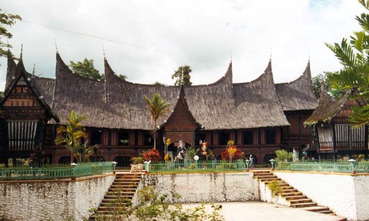 Sejarah Museum Rumah Adat Baanjuang