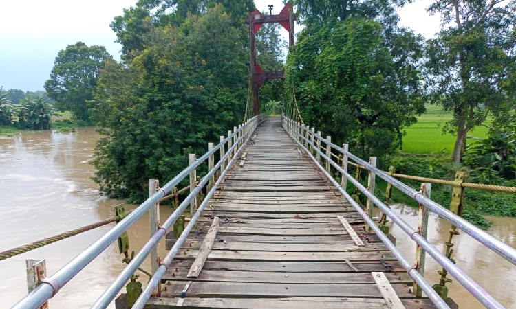 Jembatan Gantung Pelita