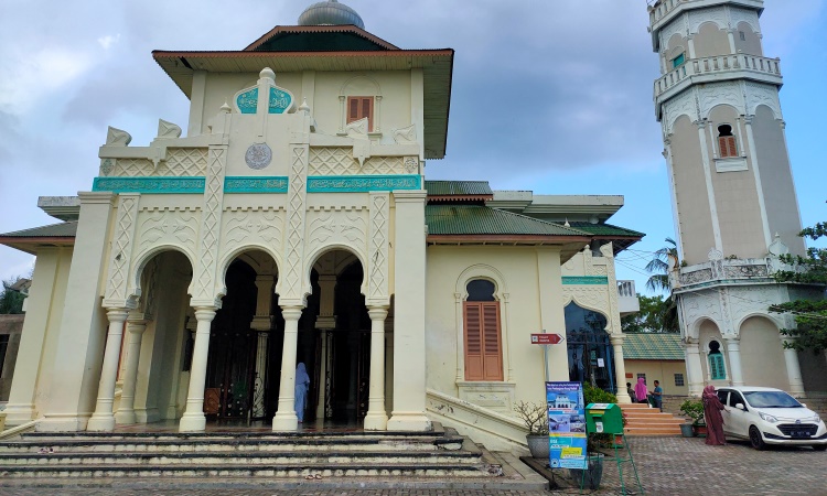 Masjid Baiturrahim Ulee Lheue