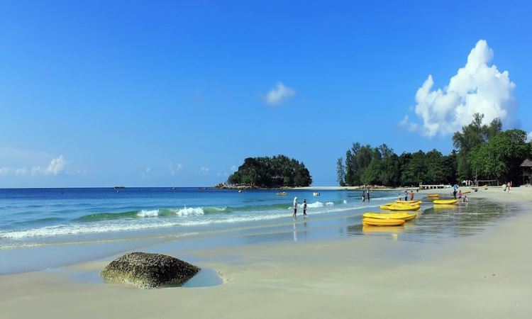Wisata Pantai Tanjung Pinang