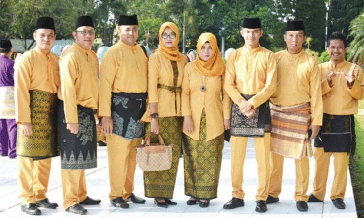 Pakaian Adat Suku Melayu