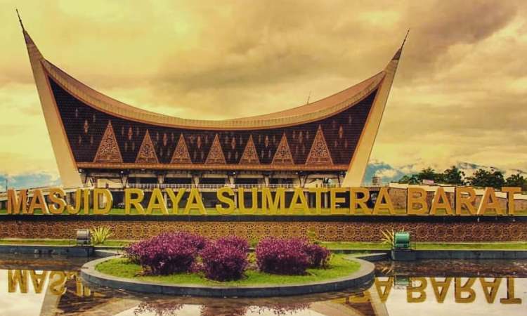 Daya Tarik Masjid Raya Padang Sumatera Barat