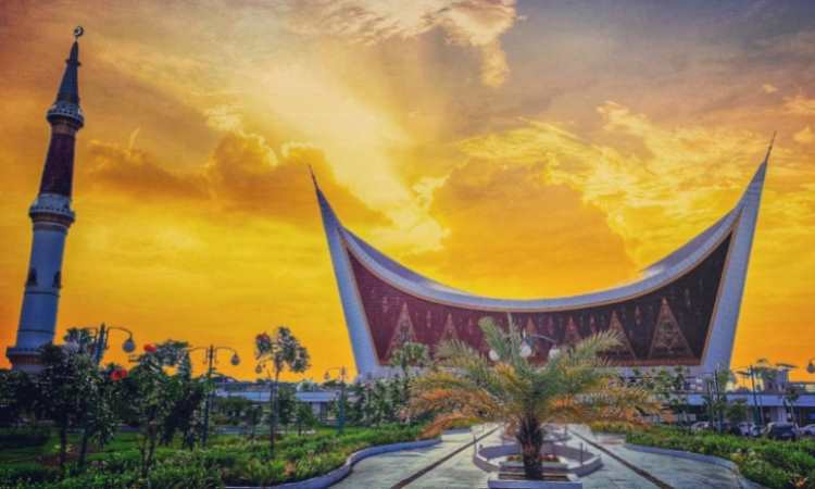 Daya Tarik Masjid Raya Sumatera Barat