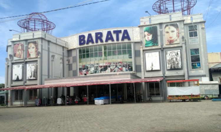 Plaza Barata