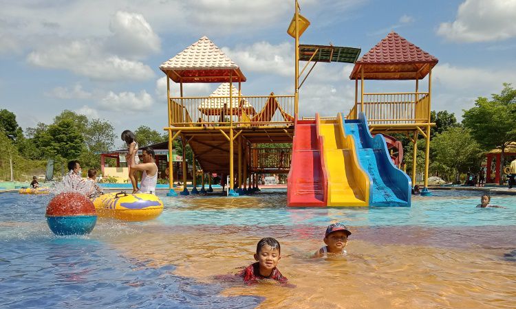 Aktivitas Borneo Waterpark Kampar