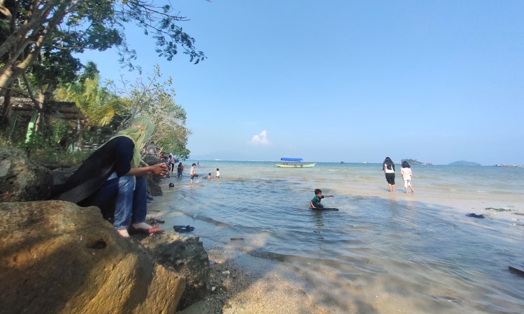 Aktivitas Pantai Duta Wisata Lampung