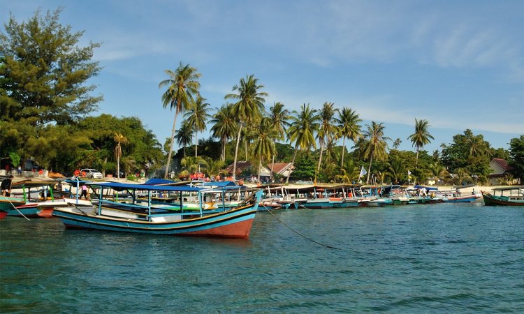 Fasilitas Pantai Laskar Pelangi Belitung