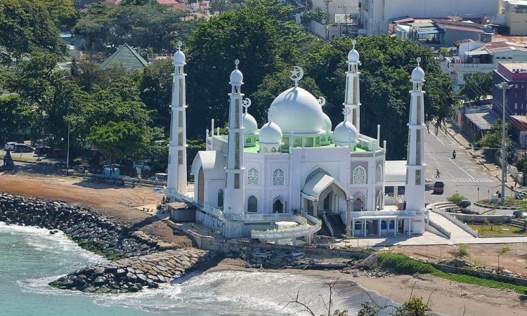 Daya Tarik Masjid Al Hakim Padang