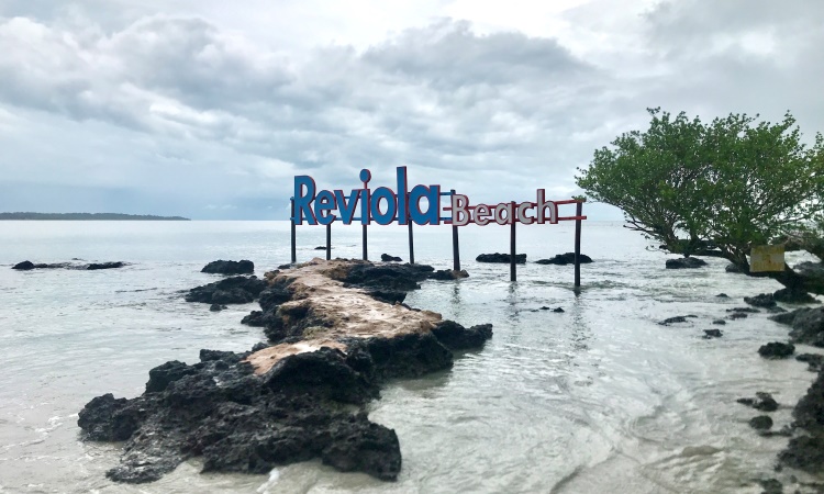 Alamat Pantai Reviola
